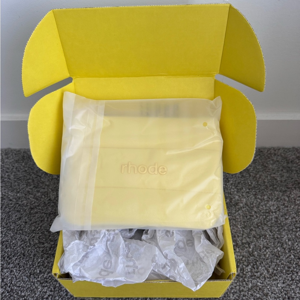 RHODE Bubble Bag LIMITED EDITION SHADE - SOLD OUT ONLINE - Picture 3 of 10